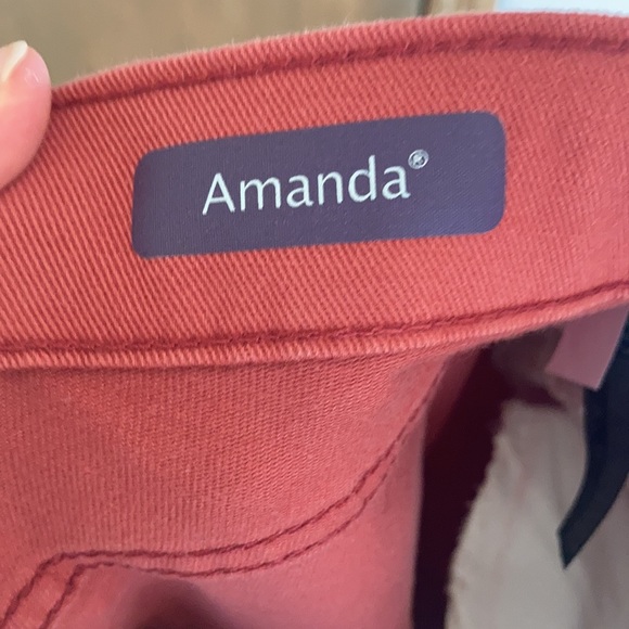 Relist1/27Gloria Vanderbilt Amanda jean classic rise tapered leg magical stretch - Picture 10 of 17